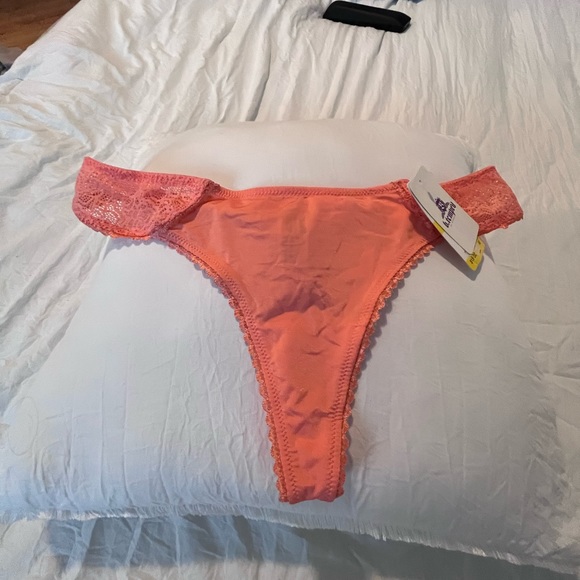 NWT B.Tempted Lace Bra and Thong set 36DD Bra and Medium Thong in bright Coral - Picture 11 of 14